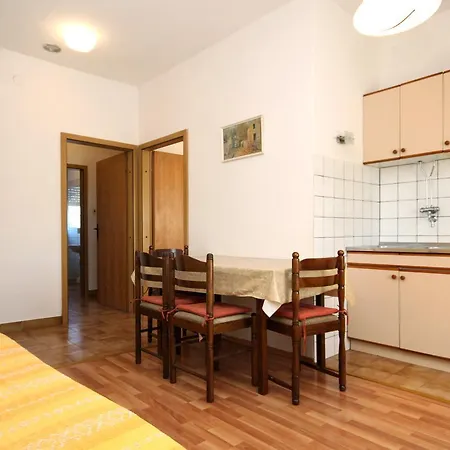 830b Ugljan